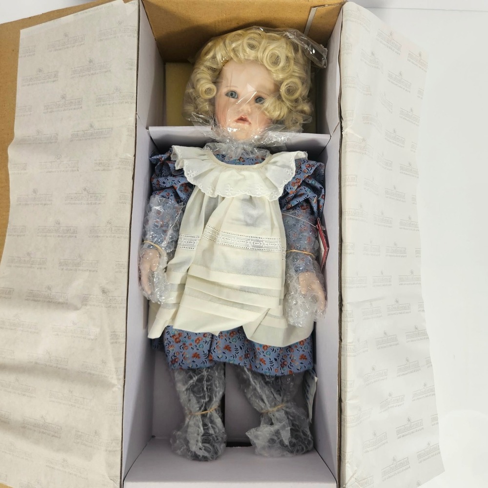 Ashton-Drake Hilary Porcelain Doll Dianna Effner Classic Collection 96081 COA